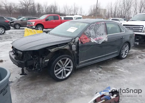 2017 Volkswagen Passat 1.8T R-Line из США, поврежденный, VIN 1VWDT7A31HC070480